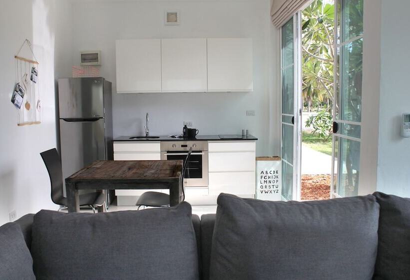 Студия Deluxe, The Beach Village Resort