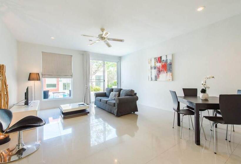 Люкс с Бассейном, The Beach Village Resort