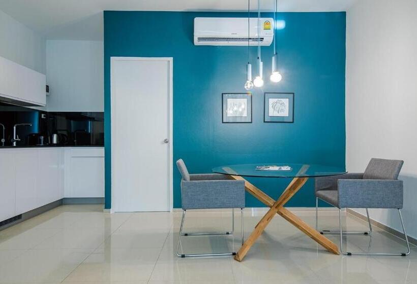 Люкс с Бассейном, The Beach Village Resort