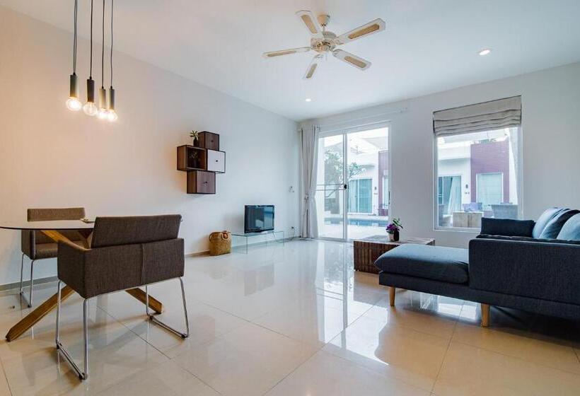 Люкс с Бассейном, The Beach Village Resort