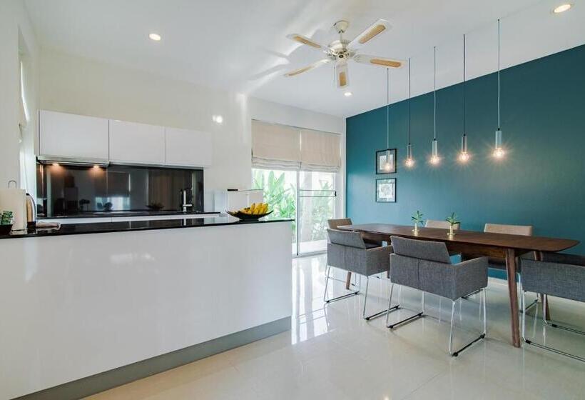 Люкс 2 Спальни, The Beach Village Resort