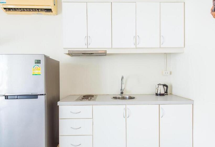 Люкс с Бассейном, The Beach Village Resort