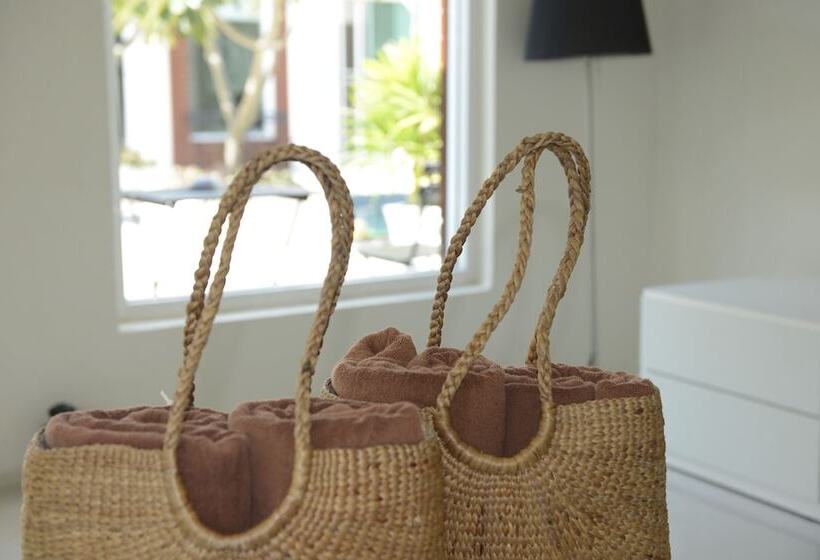 Люкс, The Beach Village Resort