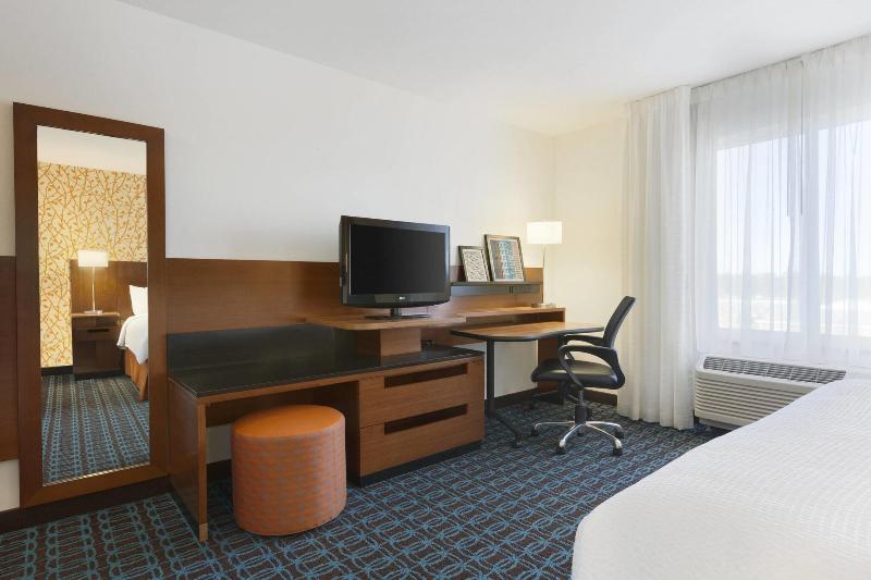 스탠다드 룸 킹사이즈 침대, Fairfield Inn & Suites By Marriott Smithfield