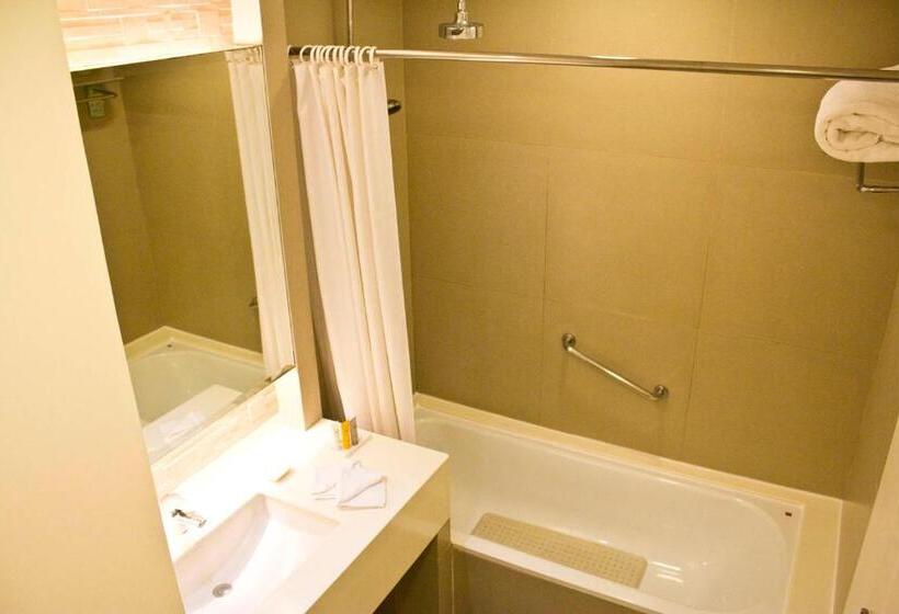 Номер Premium с Балконом, Harolds Hotel Cebu Formerly Harolds Evotel Cebu