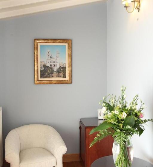 اتاق اجرایی با چشم‌انداز دریا, Apollonion Palace