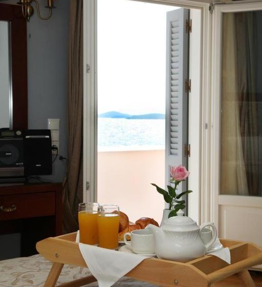 اتاق اجرایی با چشم‌انداز دریا, Apollonion Palace