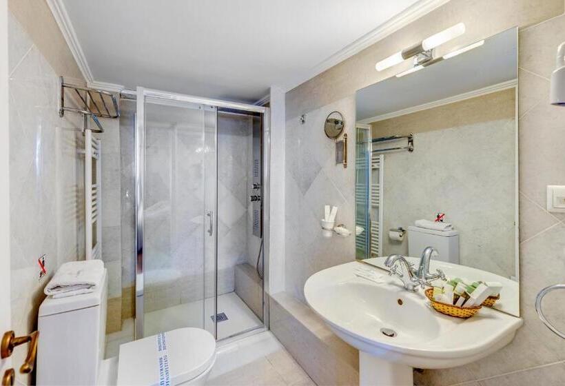 سوییت با چشم‌انداز دریا, Apollonion Palace