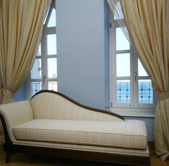 سوییت با چشم‌انداز دریا, Apollonion Palace