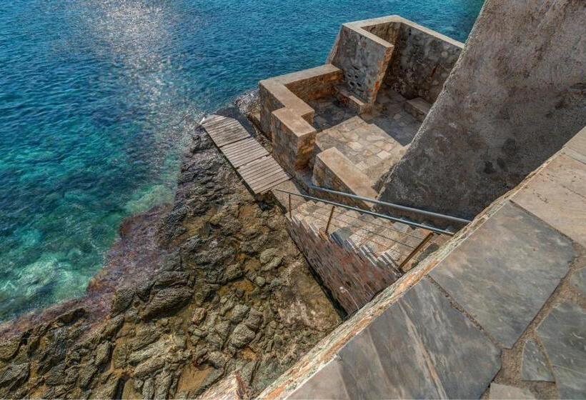 جناح جونيور مطلّ علي البحر, Apollonion Palace