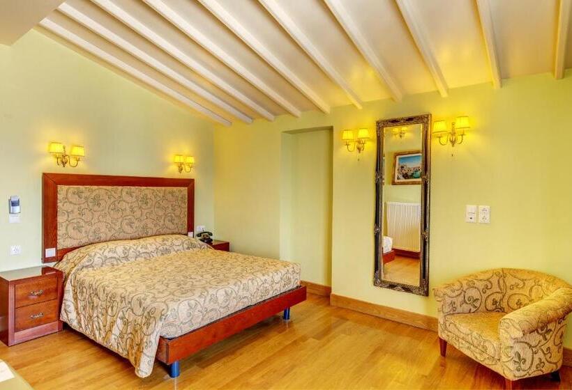 سوییت سوپریور با چشم‌انداز دریا, Apollonion Palace