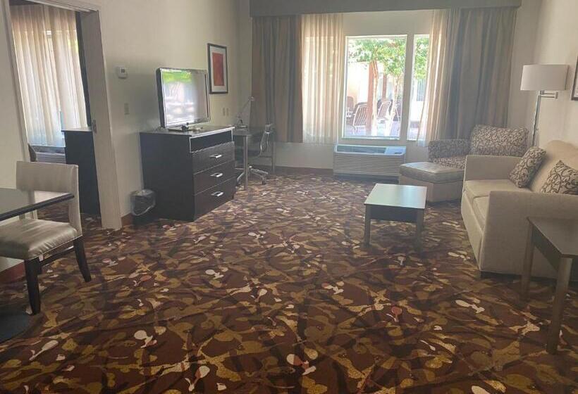 스위트, Baymont By Wyndham Hobbs