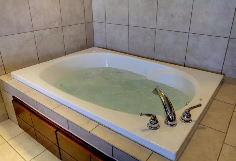 キングサイズベッドのスタンダードルーム, Cobblestone Inn & Suites Bottineau