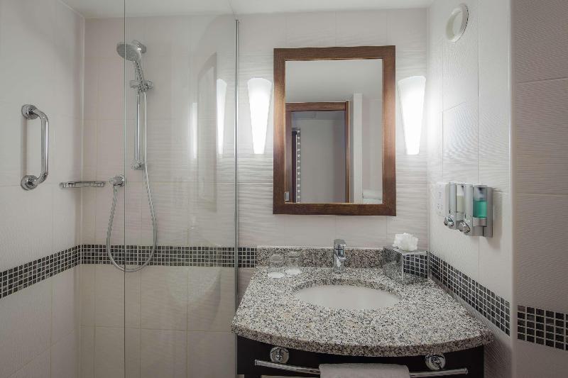 Номер Стандарт, Hilton At St George S Park, Burton Upon Trent