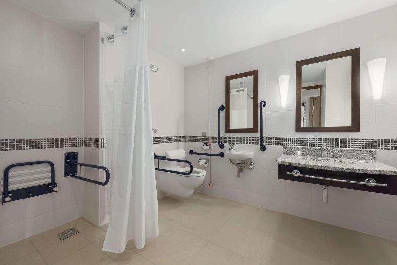 Номер Стандарт, Hilton At St George S Park, Burton Upon Trent