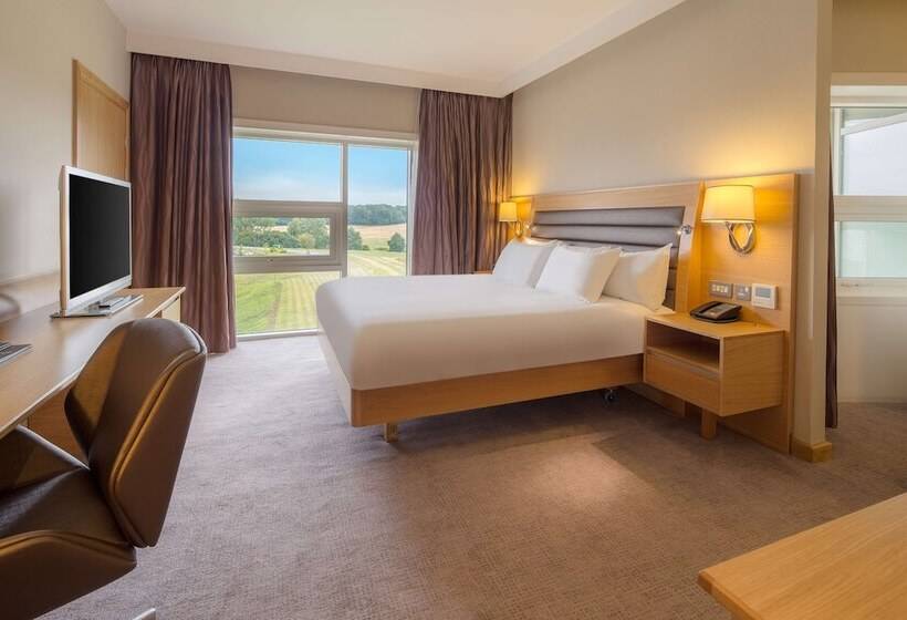 Номер Deluxe Кровать Кинг, Hilton At St George S Park, Burton Upon Trent