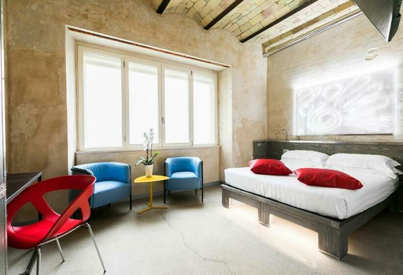 Camera Comfort, La Rovere