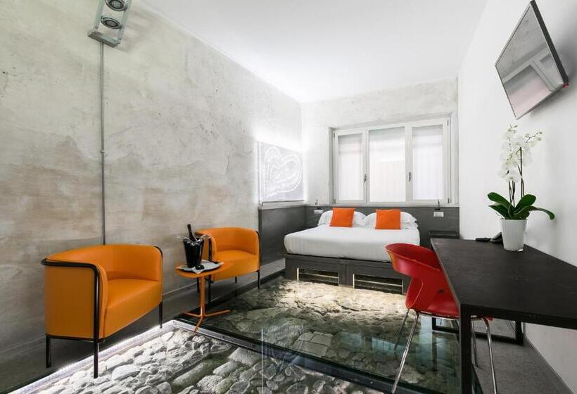 Camera Comfort, La Rovere