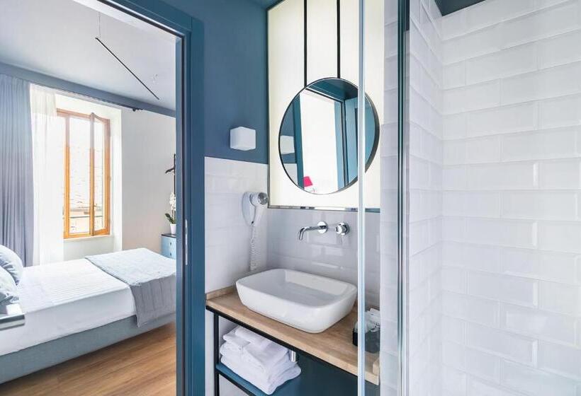 Camera Deluxe, La Rovere