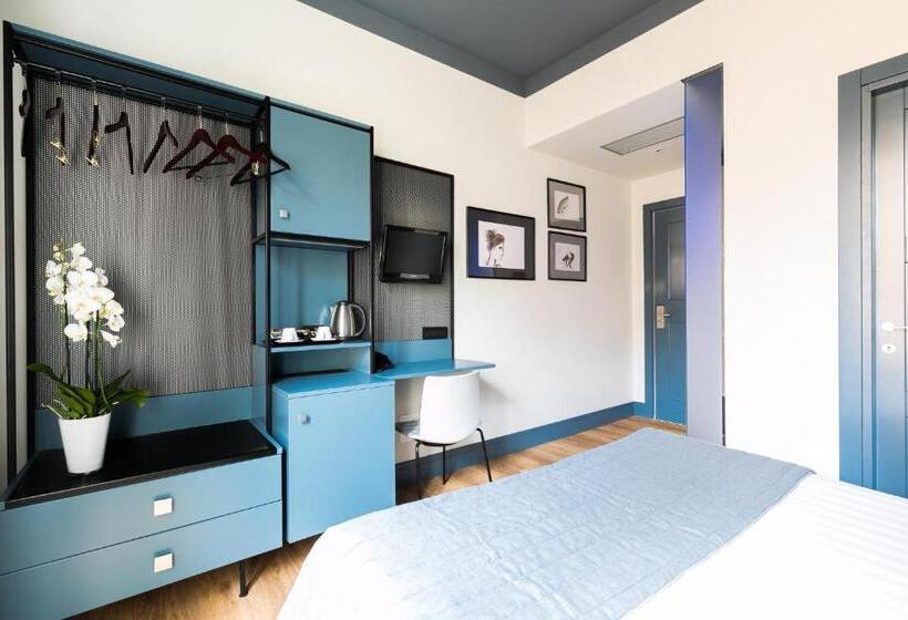 Camera Deluxe, La Rovere
