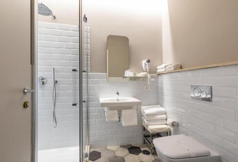 Camera Tripla Standard, La Rovere