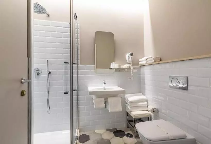 Camera Tripla Standard, La Rovere