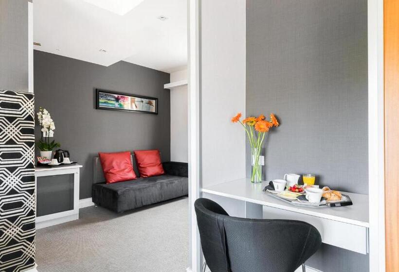 Camera Tripla Standard, La Rovere