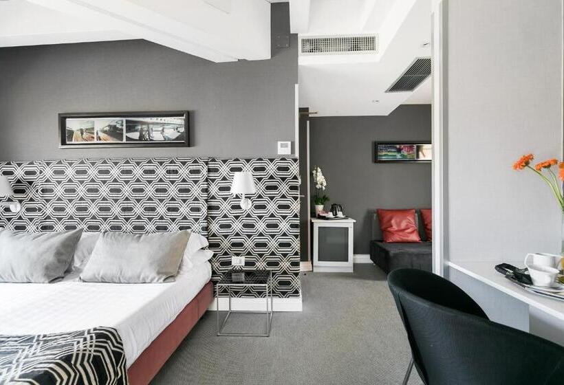 Camera Tripla Standard, La Rovere