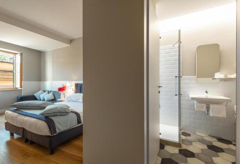 Camera Tripla Standard, La Rovere