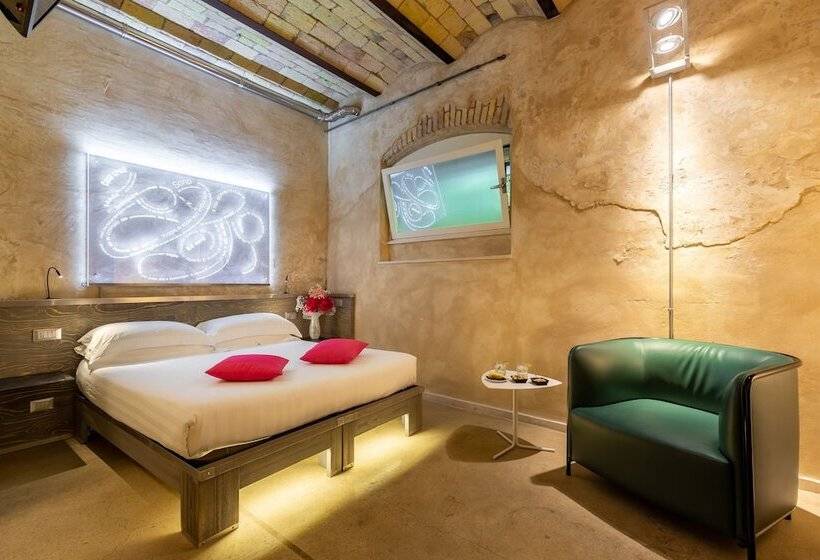Camera Standard, La Rovere