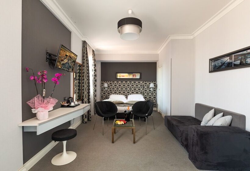 Camera Tripla Standard, La Rovere