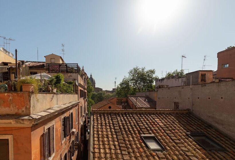 Camera Tripla Standard, La Rovere