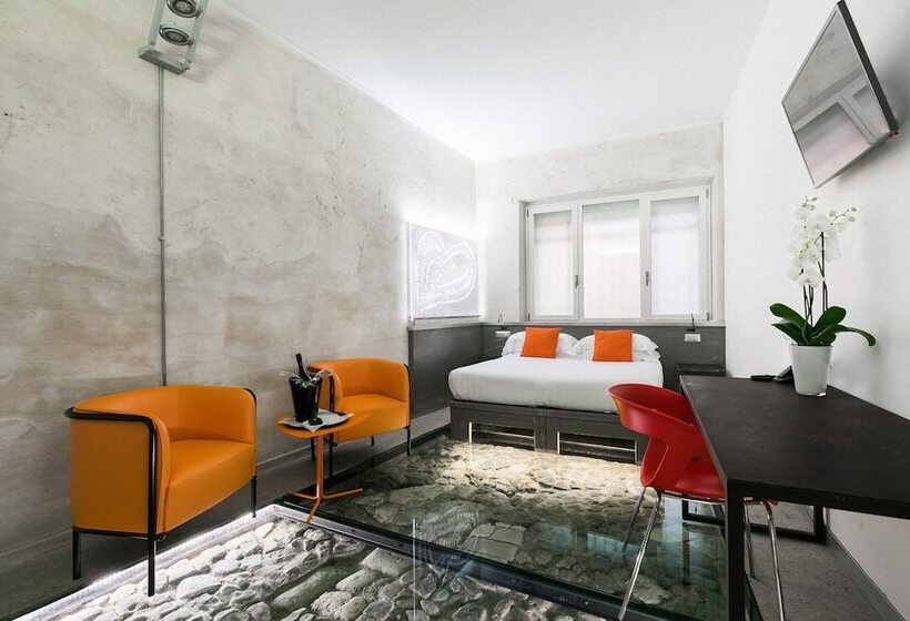 Camera Comfort, La Rovere