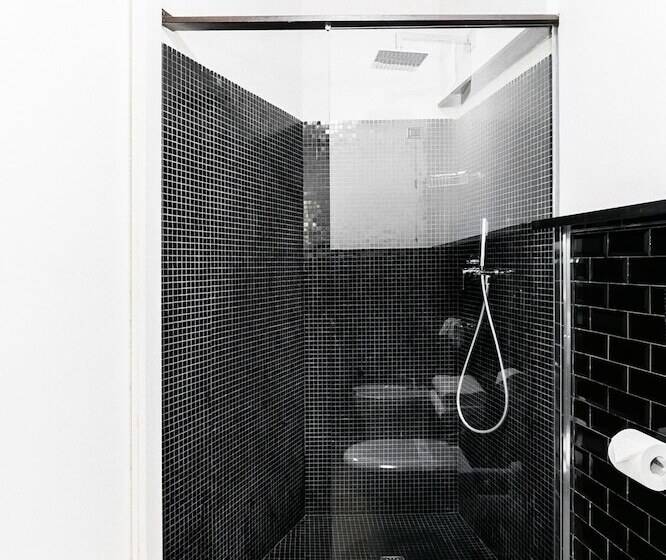 Camera Comfort, La Rovere