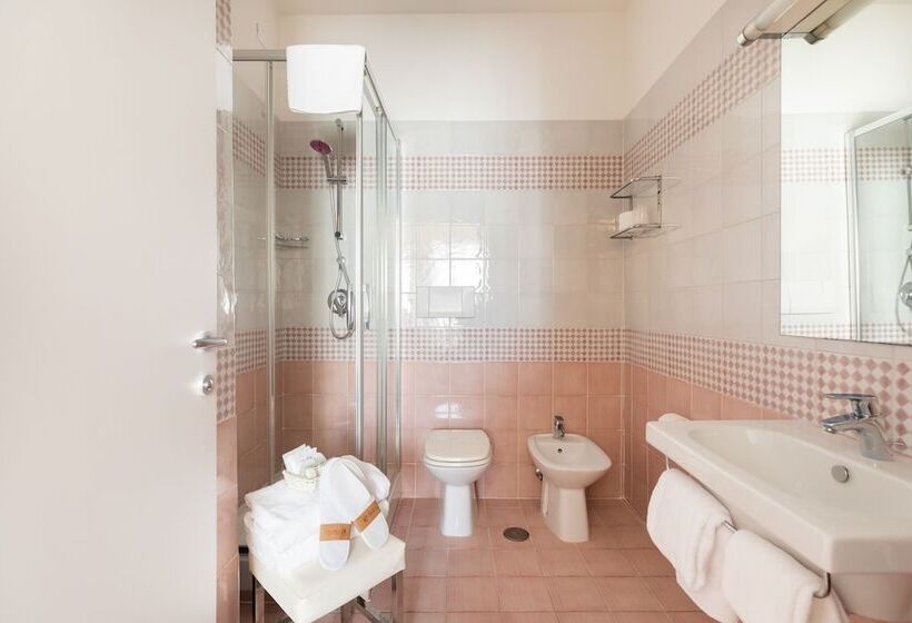 Camera Deluxe, La Rovere