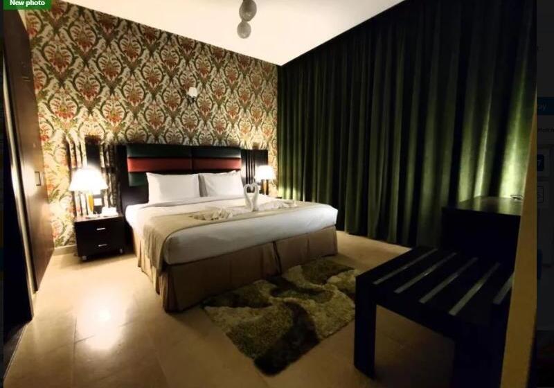استودیوی استاندارد, Skylark  Apartments