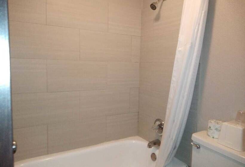 디럭스 스튜디오, Super 8 By Wyndham Glenwood