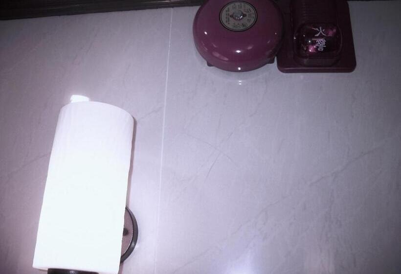 Economy Quadruple Room, Kowloon Youth Village Tsim Sha Tsui 九龙青年公寓