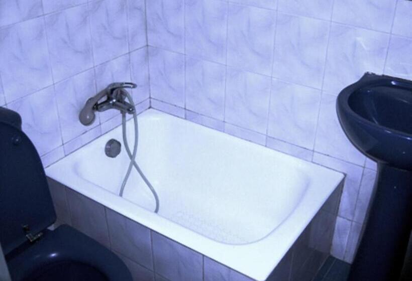 Economy Quadruple Room, Kowloon Youth Village Tsim Sha Tsui 九龙青年公寓