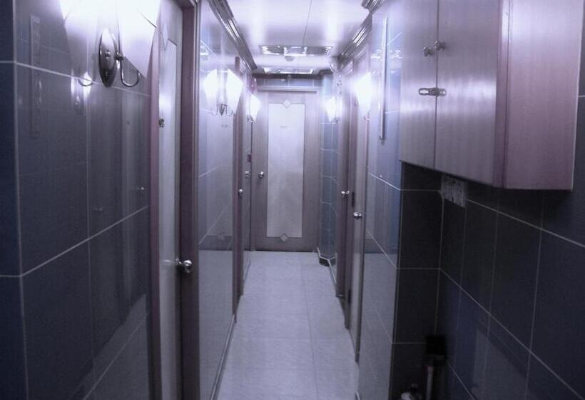 اتاق اکونومی یک تخته, Kowloon Youth Village Tsim Sha Tsui 九龙青年公寓