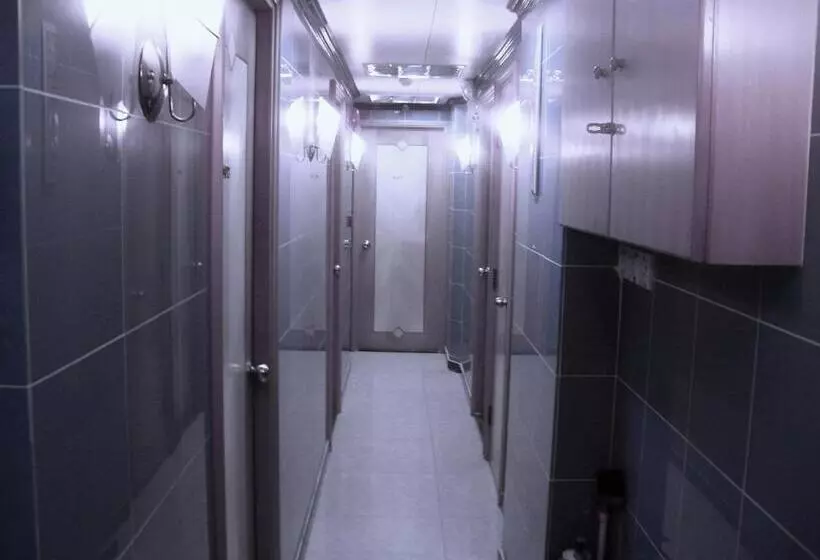اتاق اکونومی یک تخته, Kowloon Youth Village Tsim Sha Tsui 九龙青年公寓