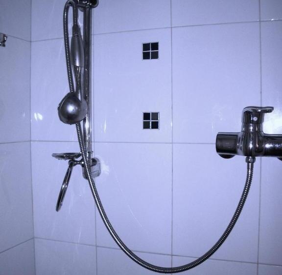 Economy Quadruple Room, Kowloon Youth Village Tsim Sha Tsui 九龙青年公寓