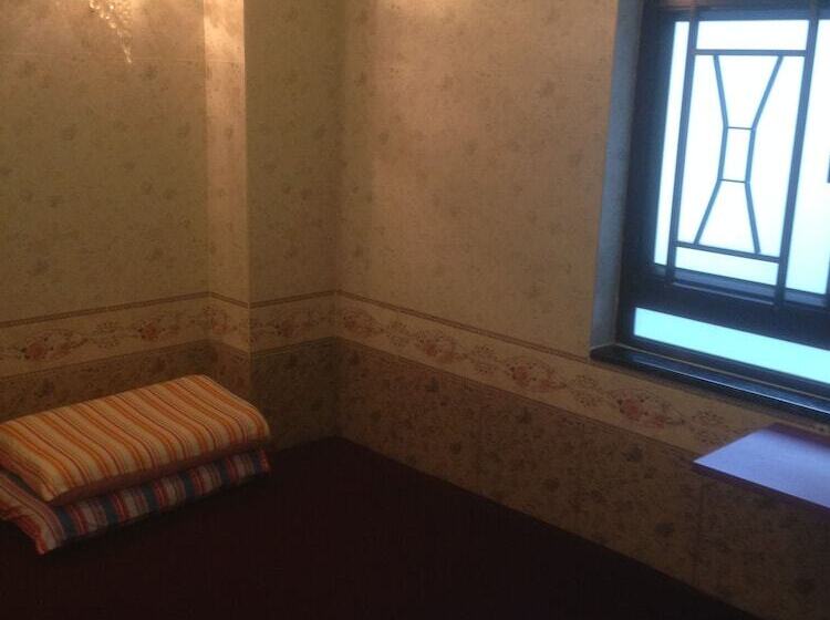 Economy Triple Room, Kowloon Youth Village Tsim Sha Tsui 九龙青年公寓