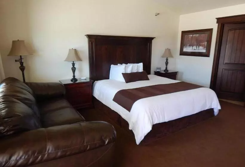 Deluxe Suite King Bed, Winterton Suites