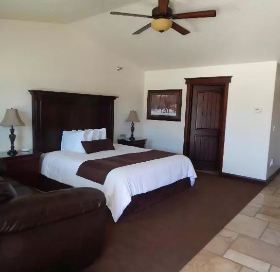 Deluxe Suite King Bed, Winterton Suites