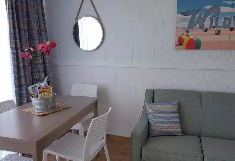 キングサイズベッドのデラックススイート, Paradise Oceanfront Resort