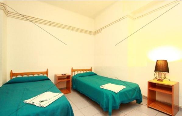 Трехместный Номер Стандарт Совместная Ванная, Hostal Elkano
