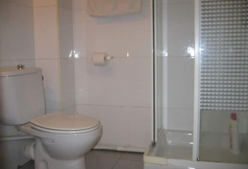 Номер Стандарт Трехместный, Hostal Elkano