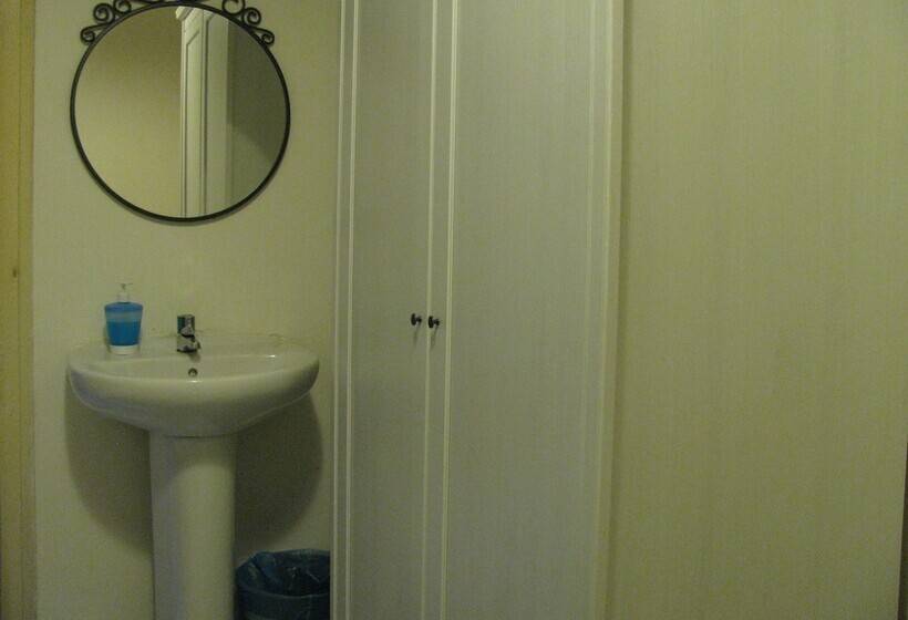 اتاق استاندارد سه تخته با سرویس بهداشتی مشترک, Hostal Elkano