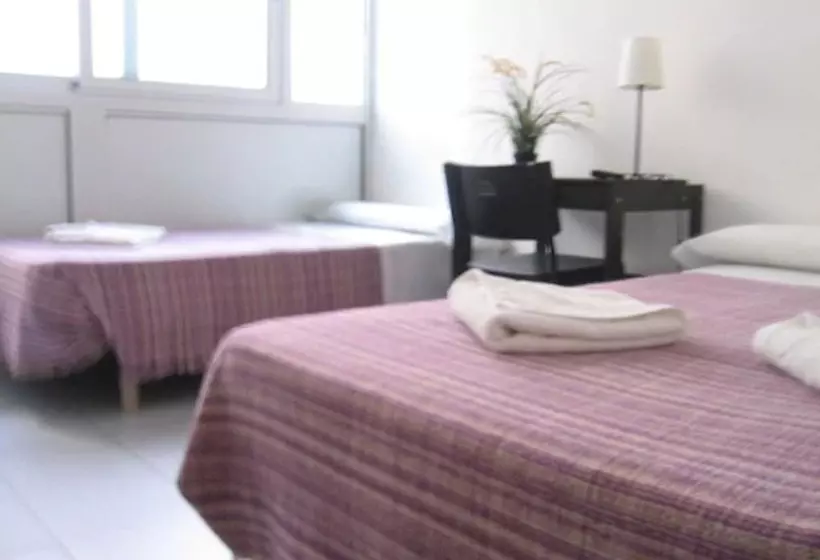 اتاق استاندارد سه تخته با سرویس بهداشتی مشترک, Hostal Elkano